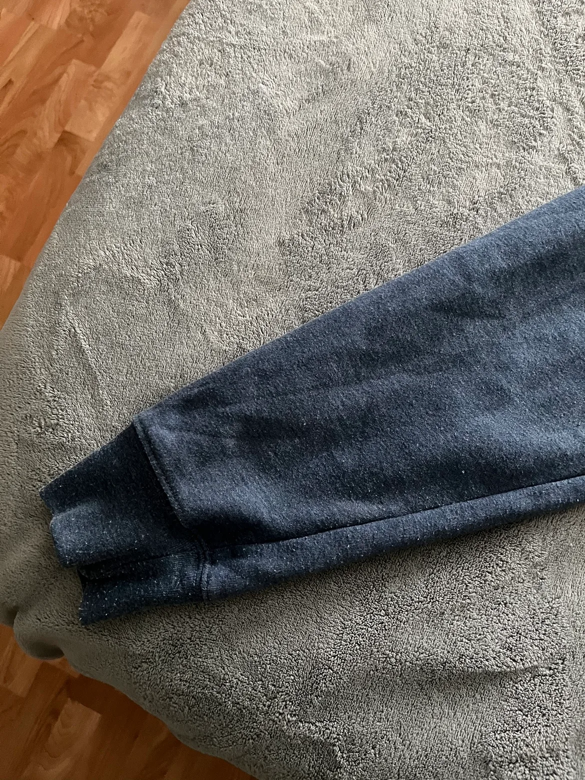 NFL Team Apparel Seattle Seahawks Men’s Large Hoodie image indicator(3)