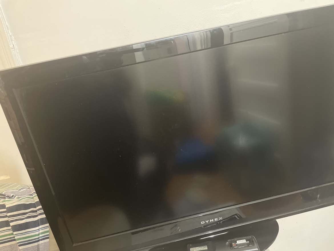 Dynex 32" LCD TV - photo 4