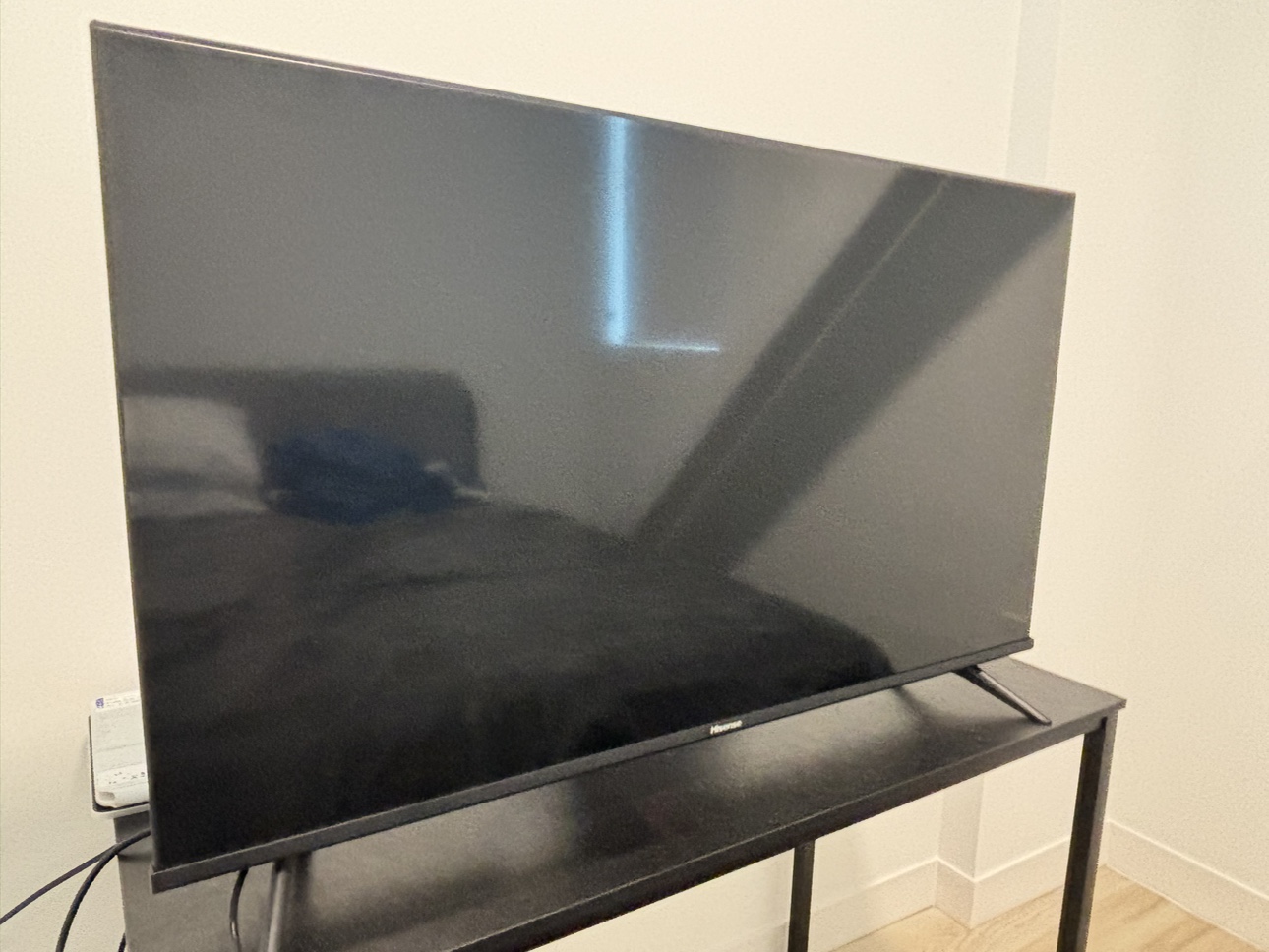 Hisense 43 Inch TV - photo 3