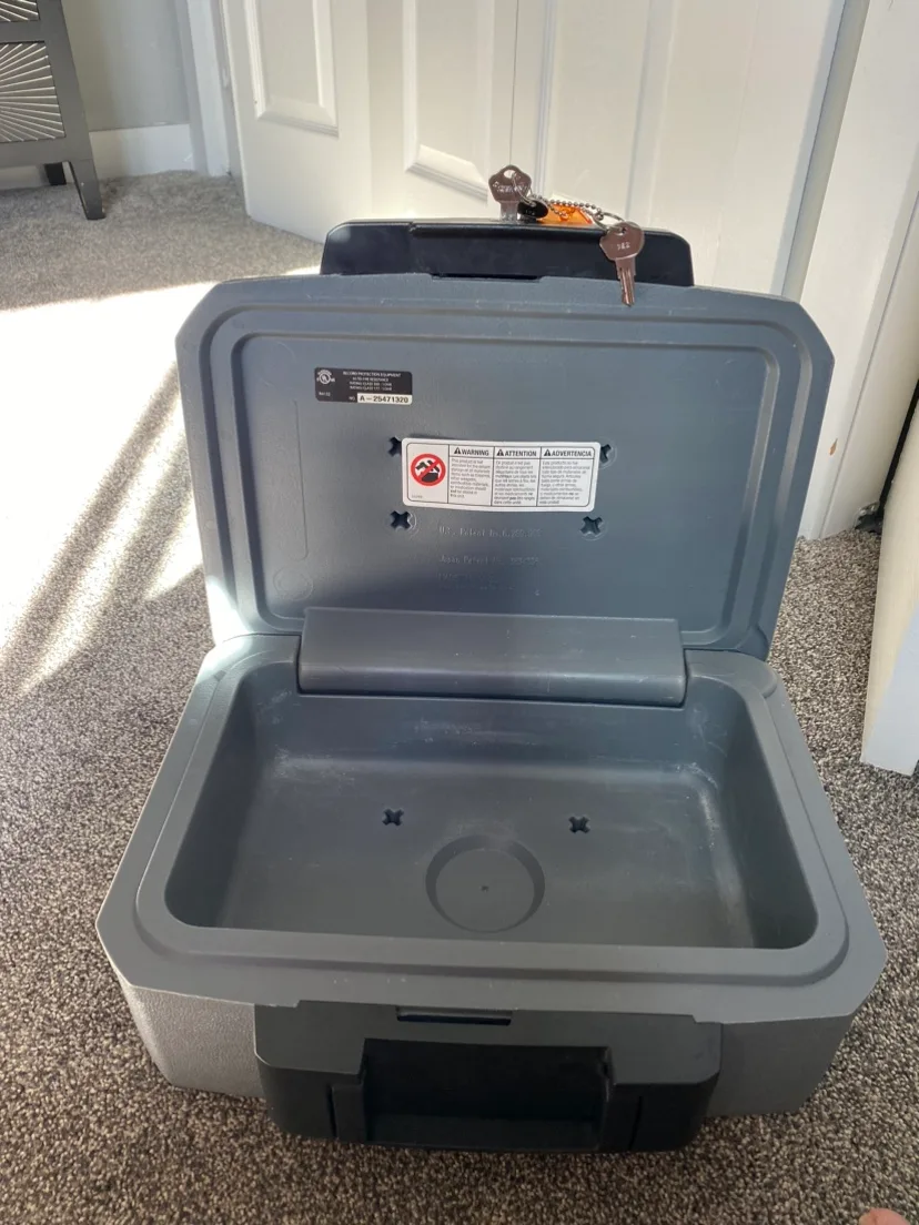 Sentry Safe with keys image indicator(2)