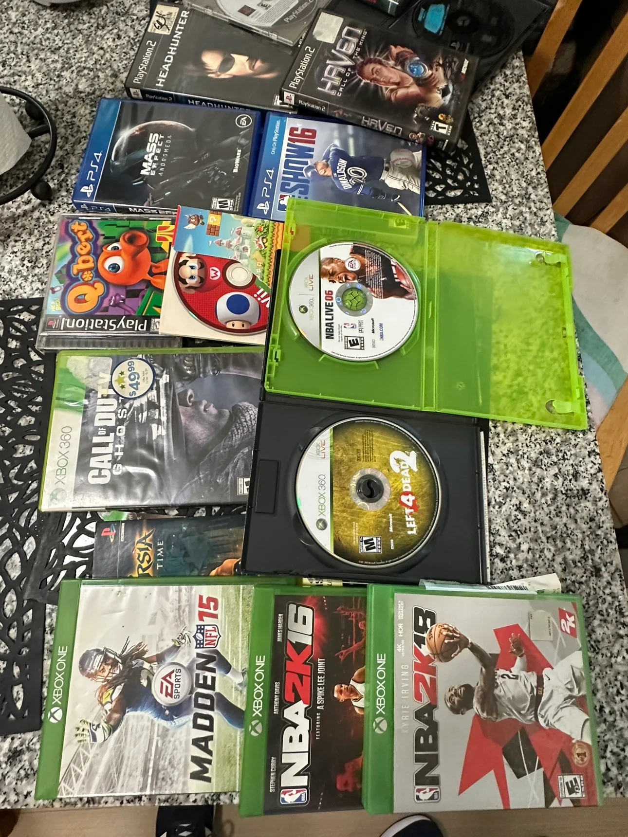 Video Game Lot XB / PS3 4 image indicator(2)