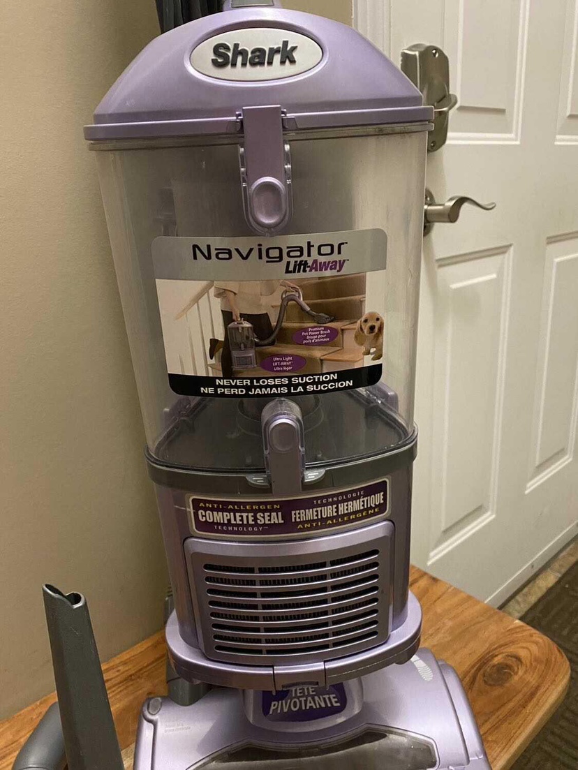 Shark Navigator Lift-Away Vacuum - photo 4