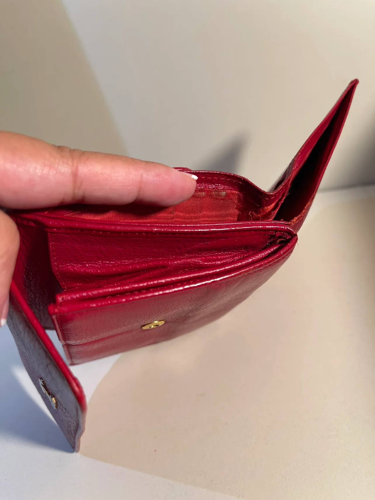 Authentic Chanel wallet image indicator(4)