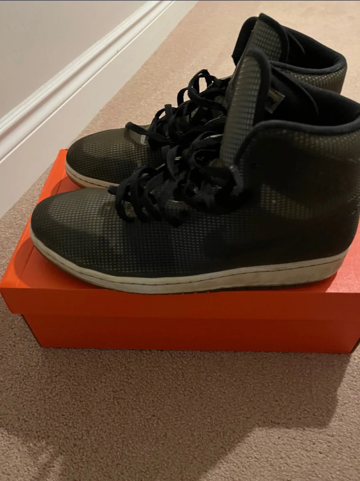 Nike Air Jordan men’s Size US 13 image indicator(4)