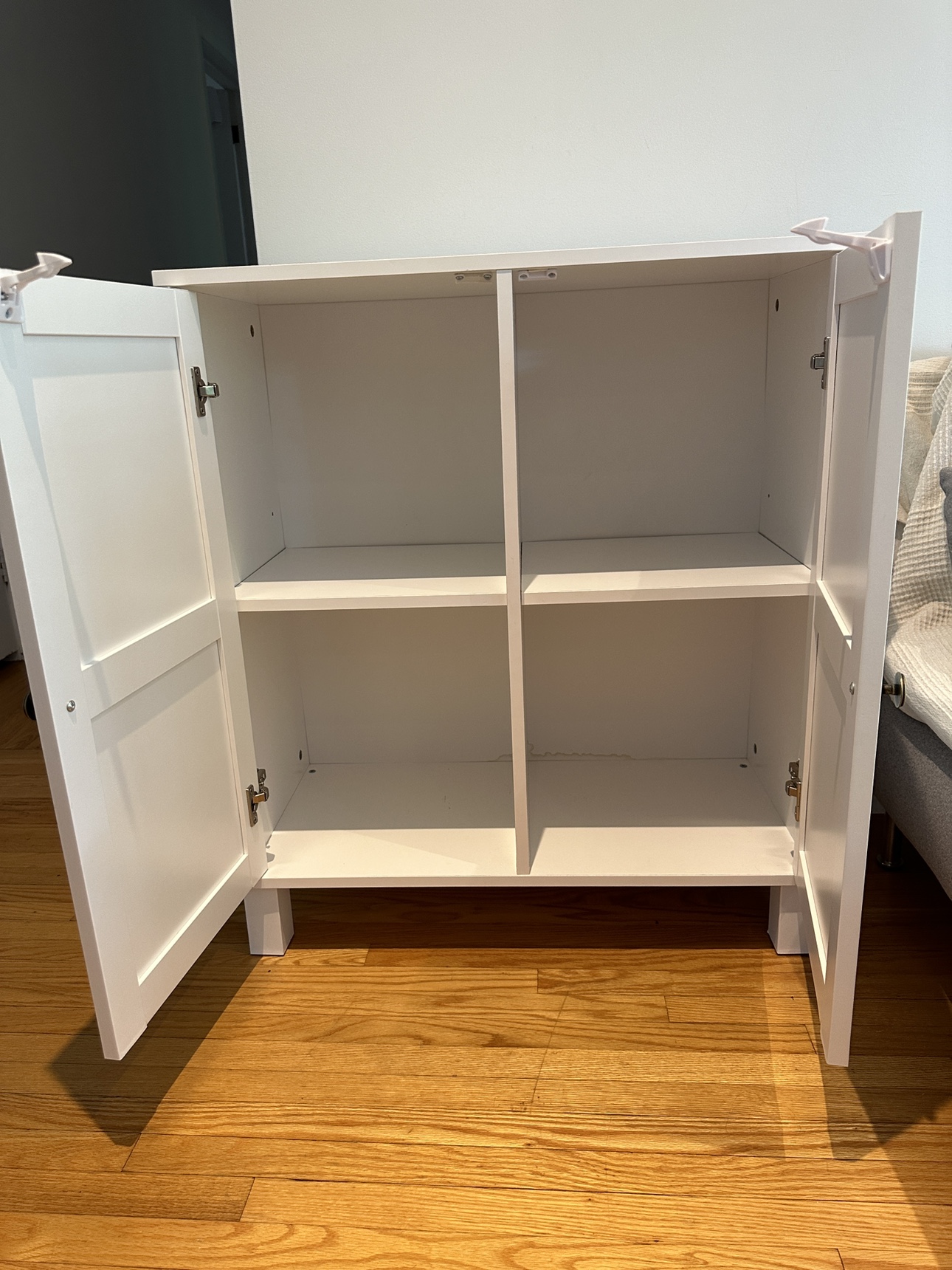 White Cabinet with Two Doors - photo 3