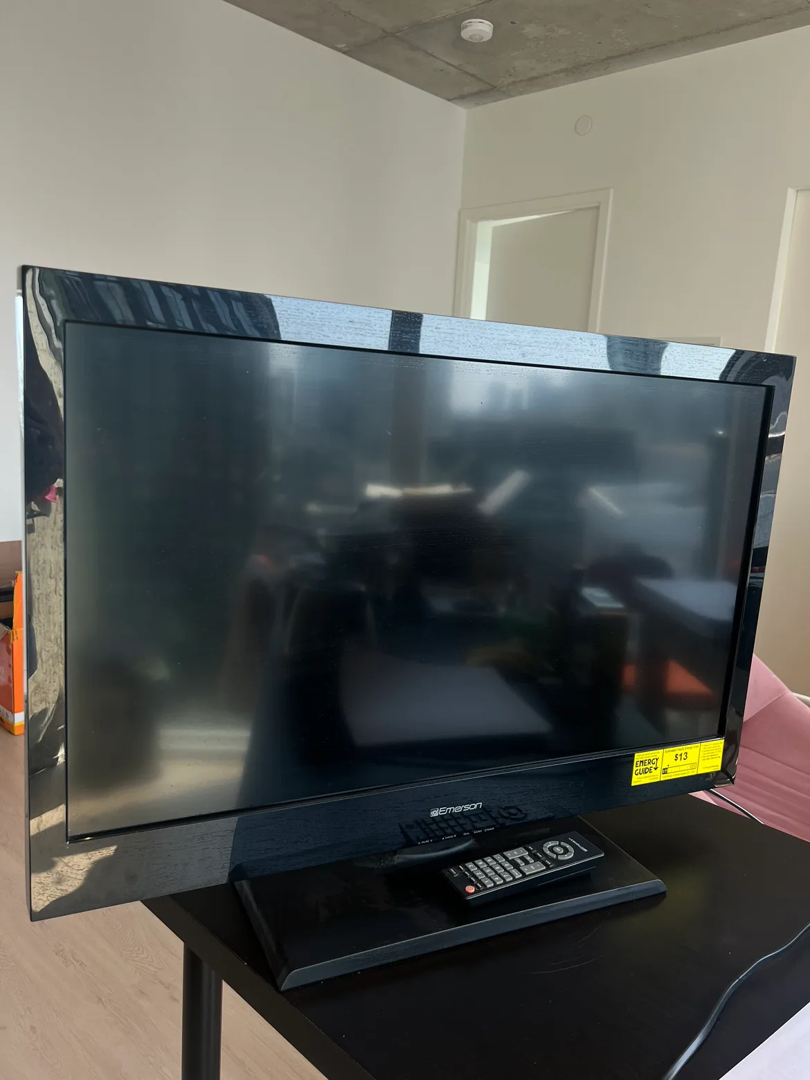 Emerson TV 32” GREAT CONDITION thumbnail