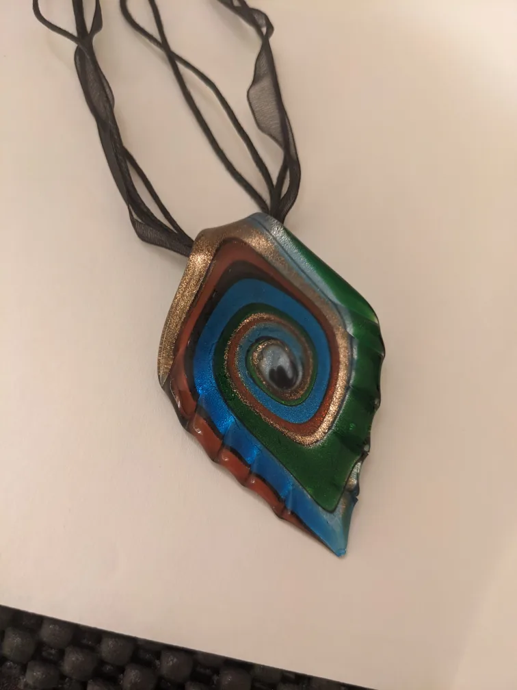 Multicoloured Leaf Swirl Necklace and Earrings Set image indicator(3)