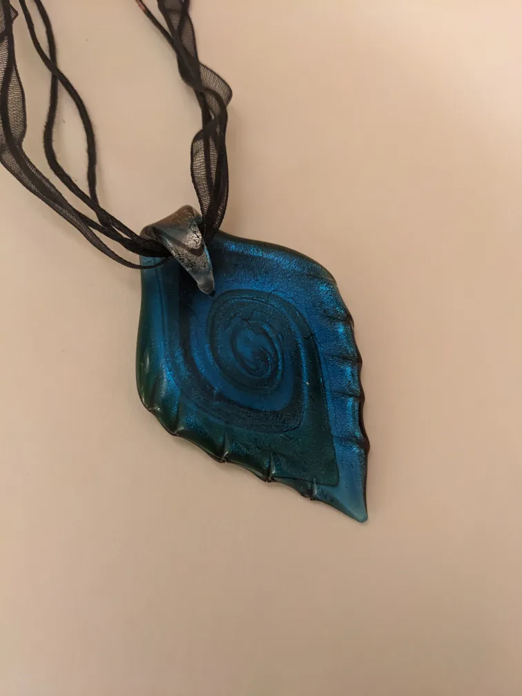 Multicoloured Leaf Swirl Necklace and Earrings Set image indicator(4)