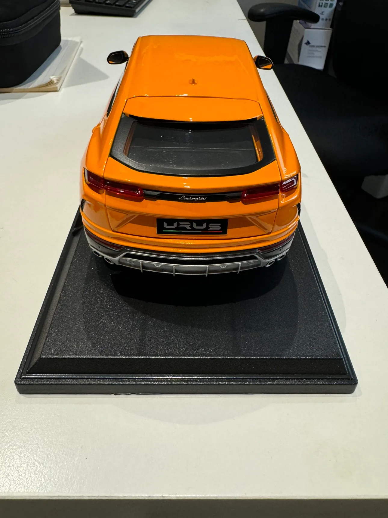 Lamborghini Urus Die-Cast Model Car image indicator(4)