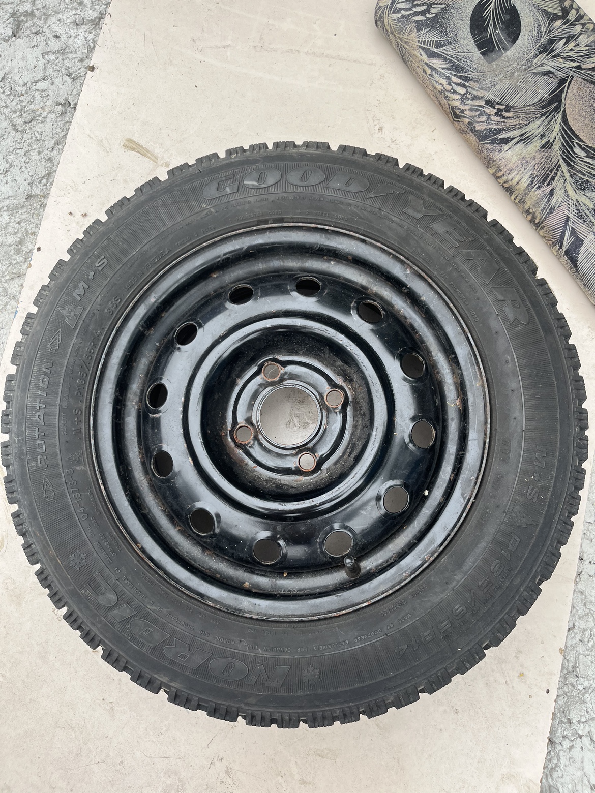 185/65R14 Winter Tire and Rim - photo 5