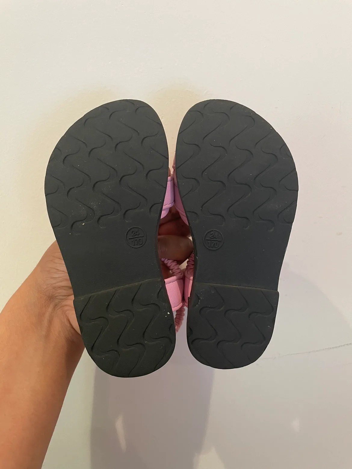 Brand New Toddler’s Pink Flower Sandals image indicator(2)