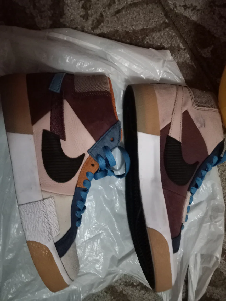 Used size 6.5 Nike running shoes image indicator(2)