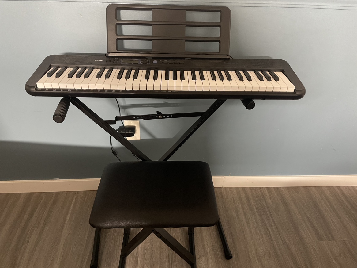Casio keyboard with table and stool - photo 2