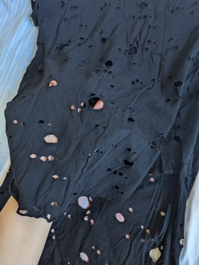High Low T-shirt with Holes Design - Black image indicator(6)