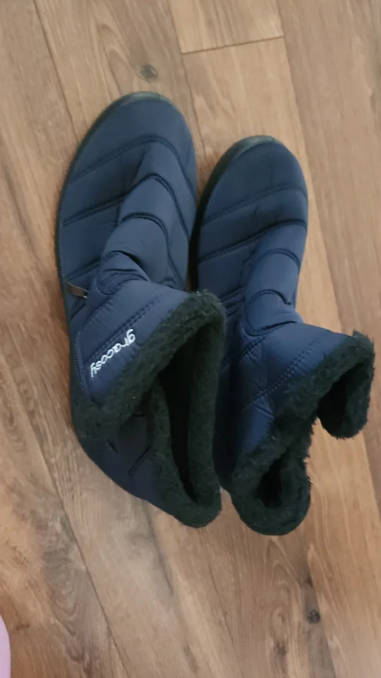 Women's winter boots thumbnail