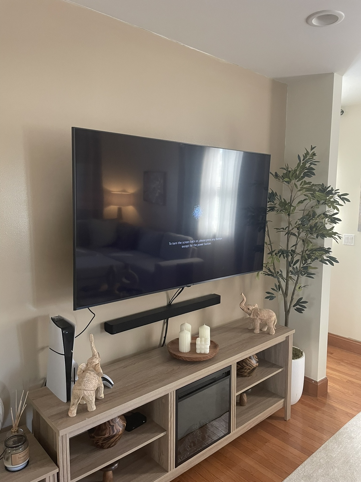 LG 65UR8000AUA 65" TV - photo 2