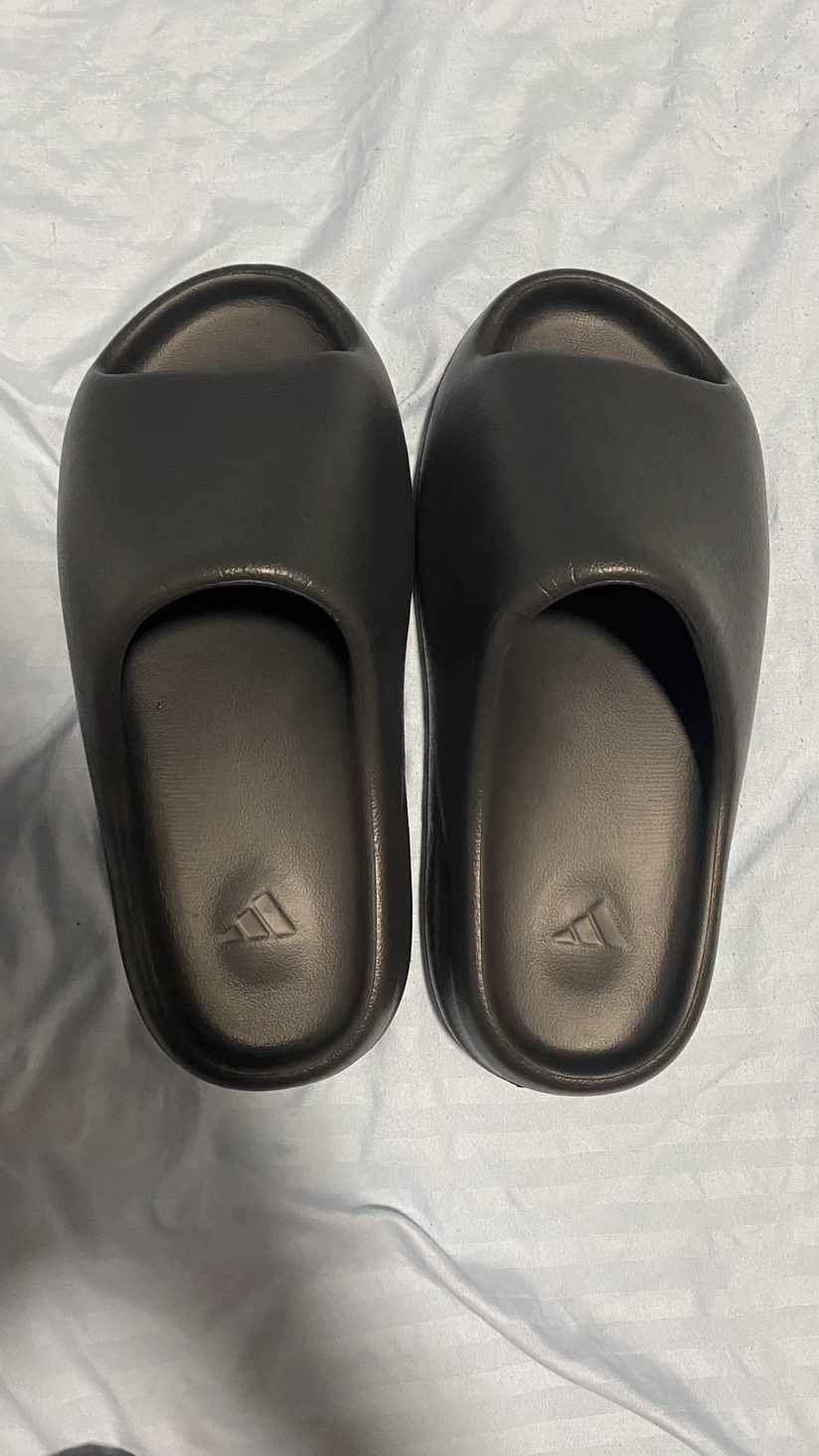 Adidas onyx Yeezy Slides men’s size 10 - photo 2