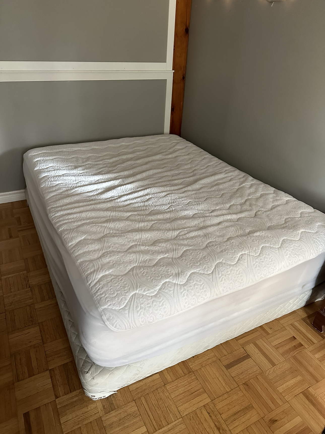 Queen Mattress and Box Spring - photo 2