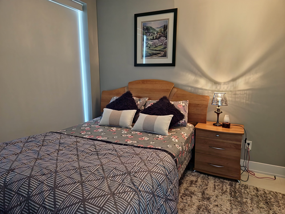 Queen Size Bed Frame with one sidetable - photo 2
