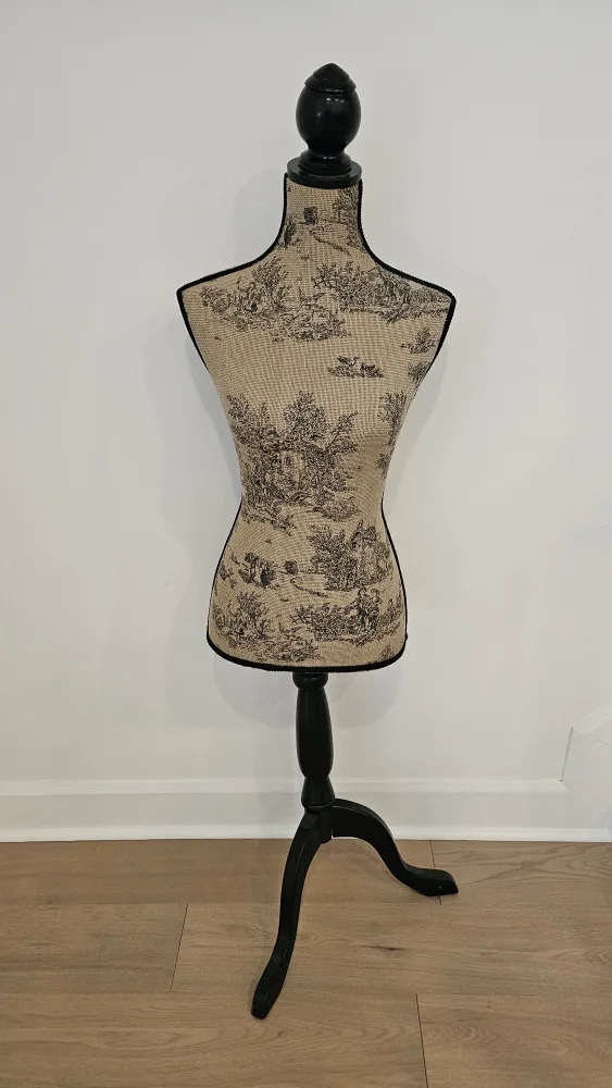 female dressform thumbnail