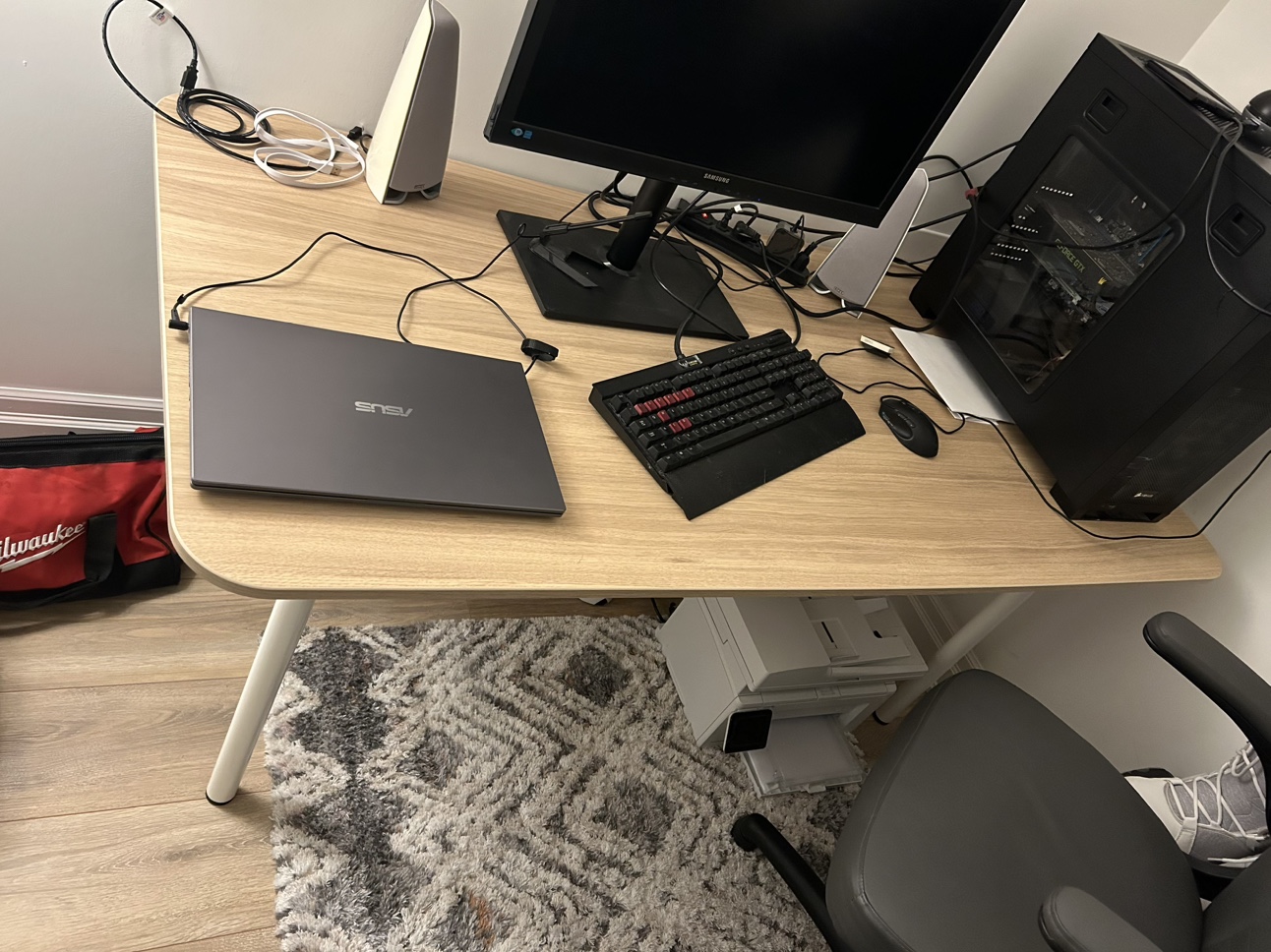 Grey Sofa/Dinner table/WorkDesk - photo 3