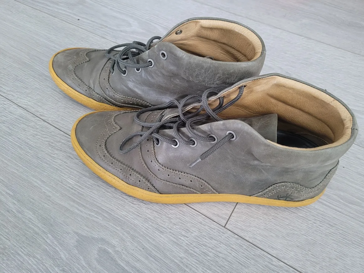 John Fluvogs High top image indicator(3)