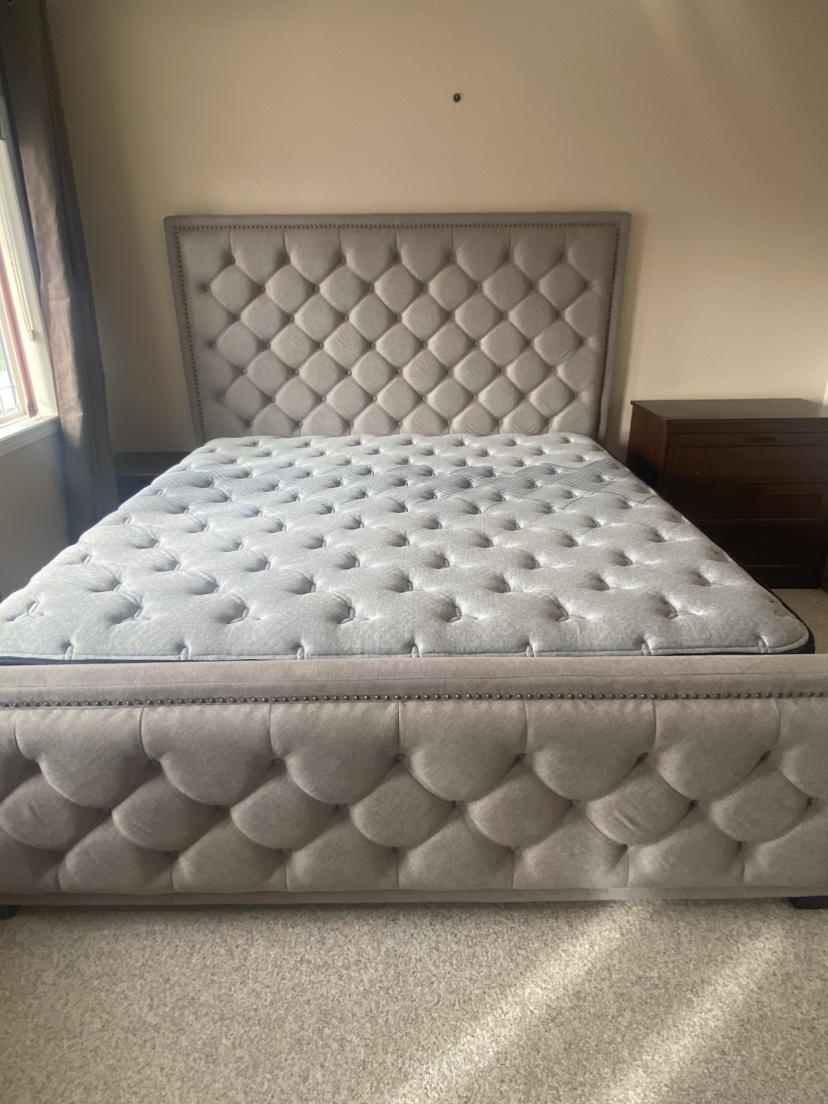 King size bed and mattress with box springs - photo 3