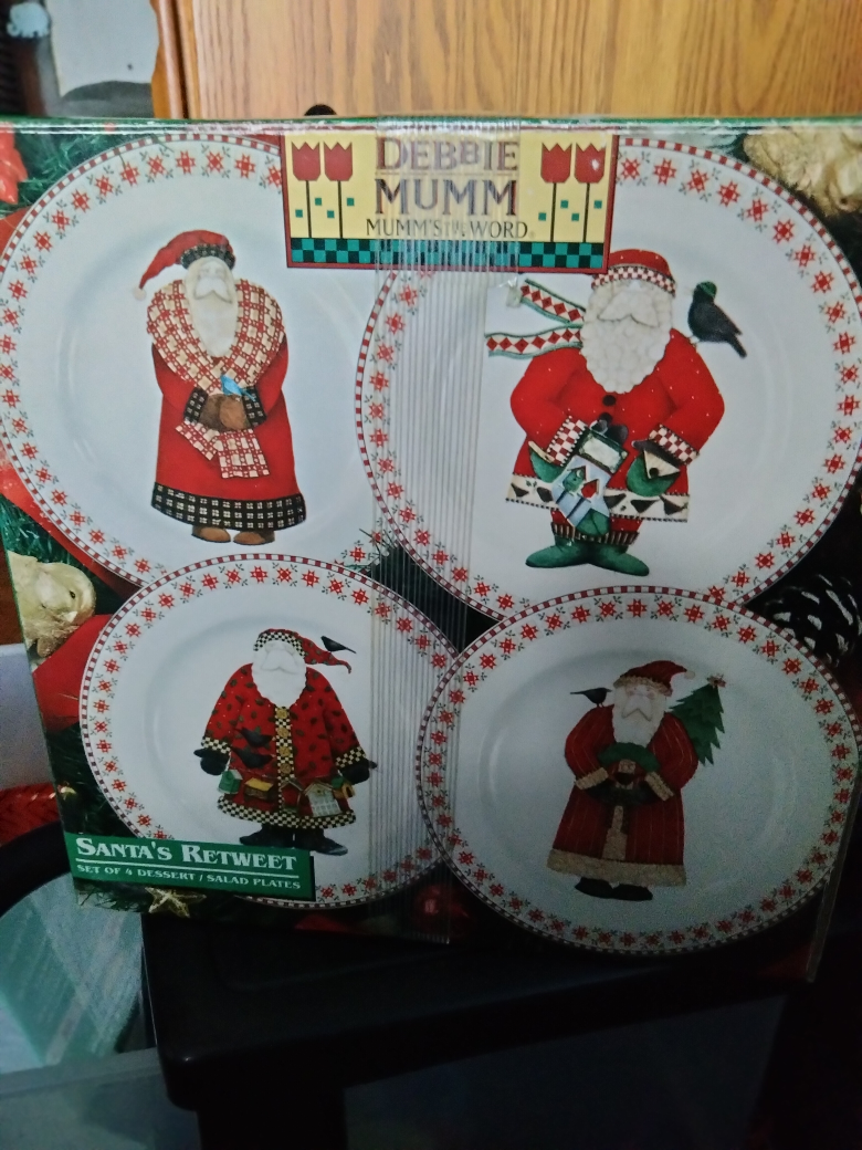 Debbie Mumm Santa's Retweet Salad Plates