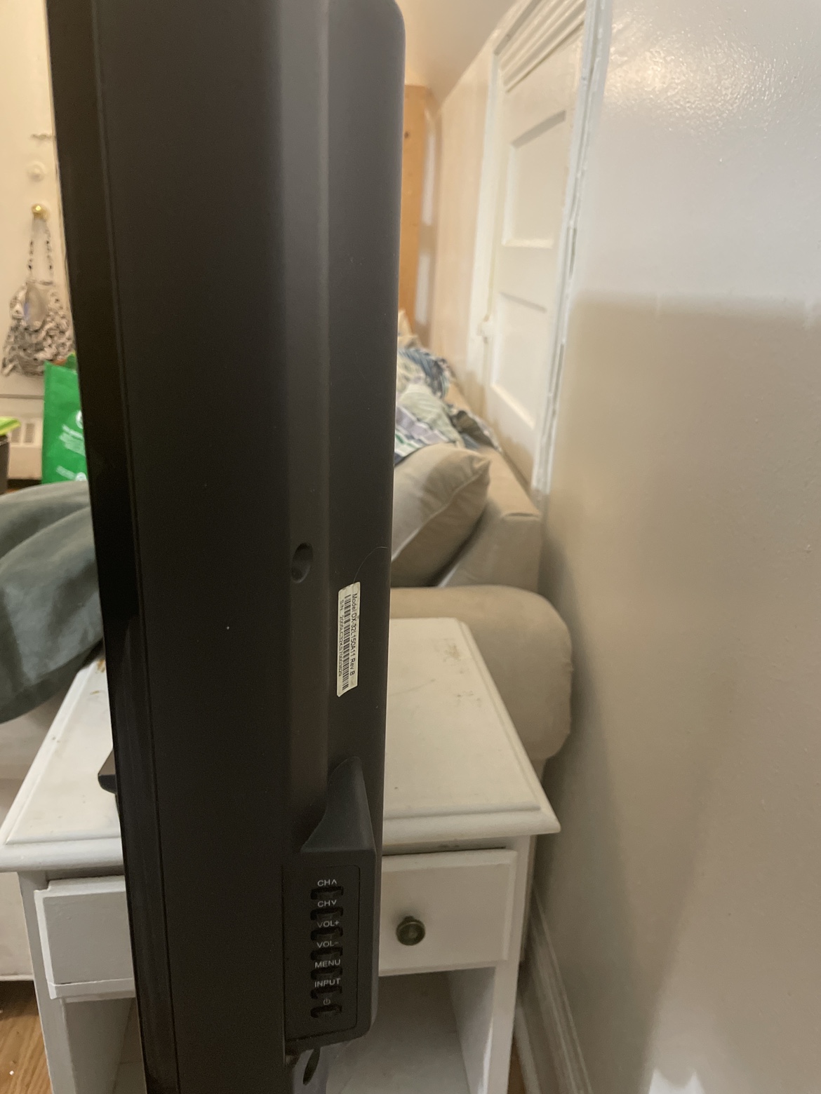 Dynex 32" LCD TV - photo 2