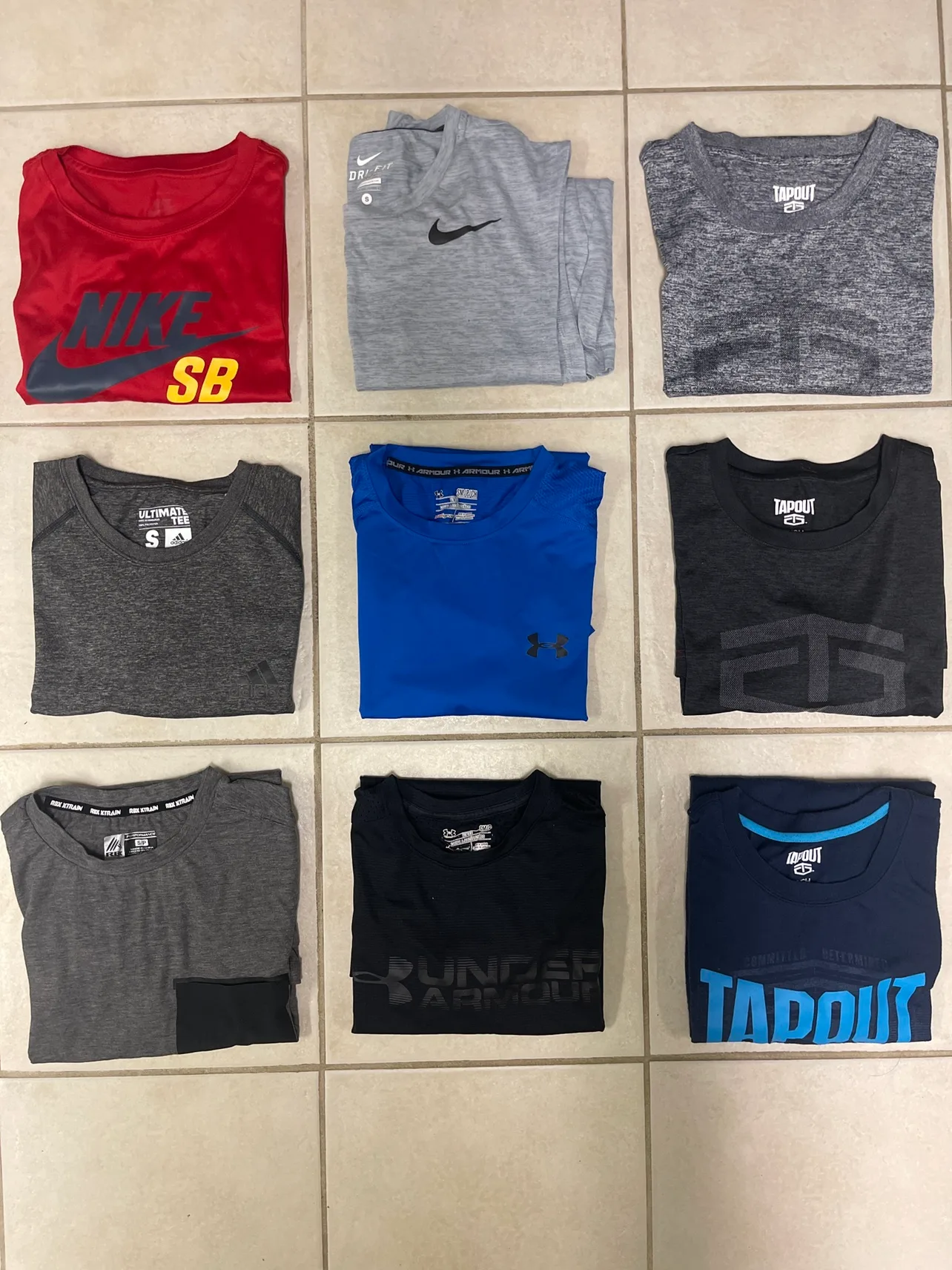 9 boys size small  T-Shirts image indicator(2)