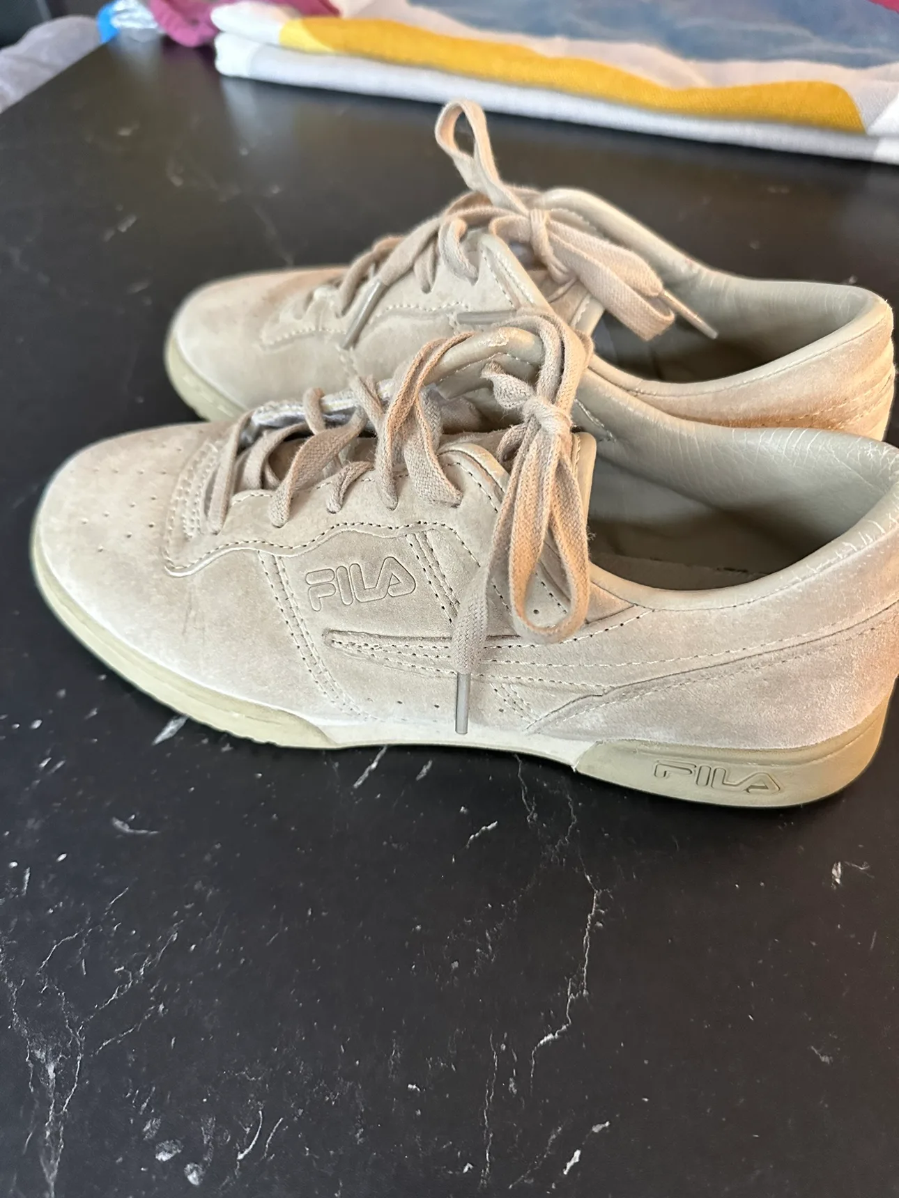 Women’s fila sneakers size 7.5 image indicator(2)