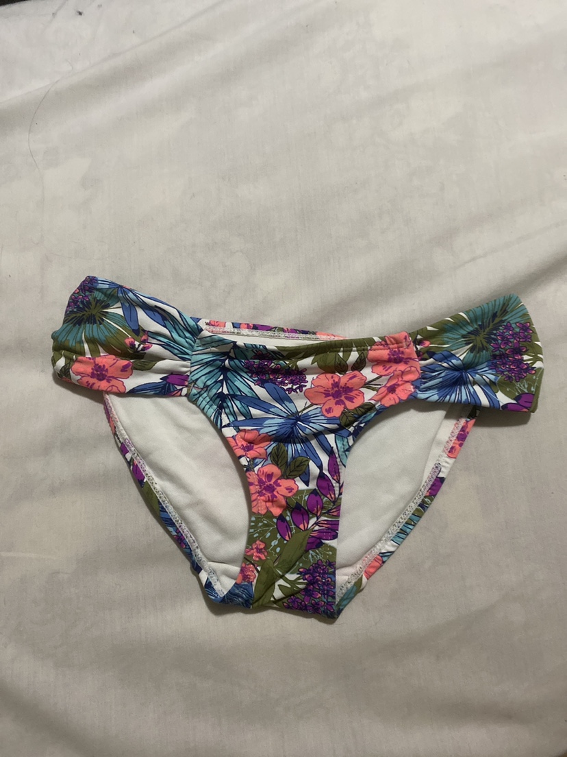 FLORAL BIKINI BOTTOM #freecycle