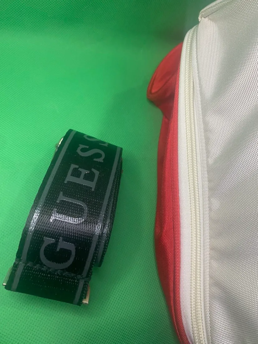 Guess Travel Bag image indicator(4)