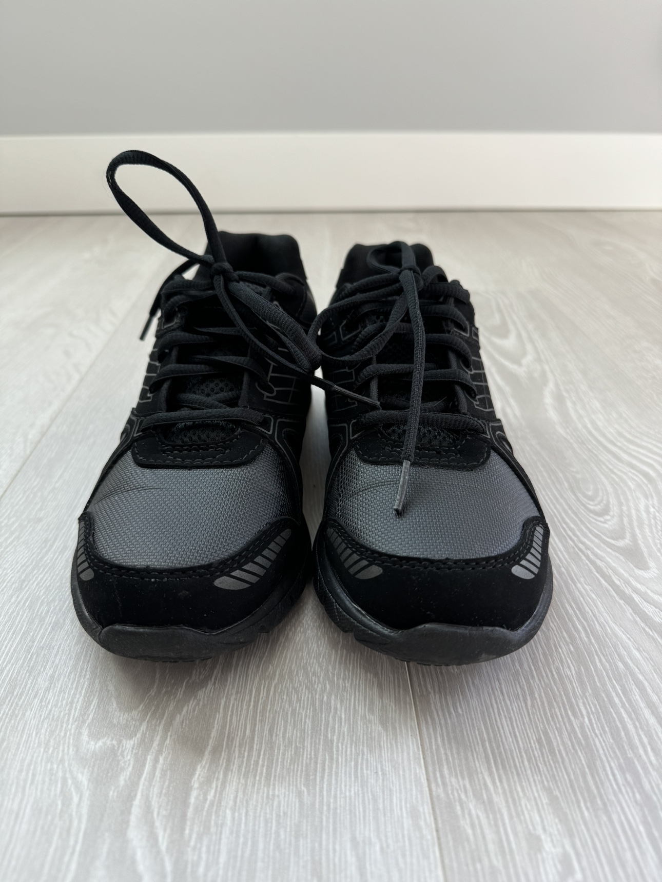 Black non-slip Shoes US 7 womens - photo 5