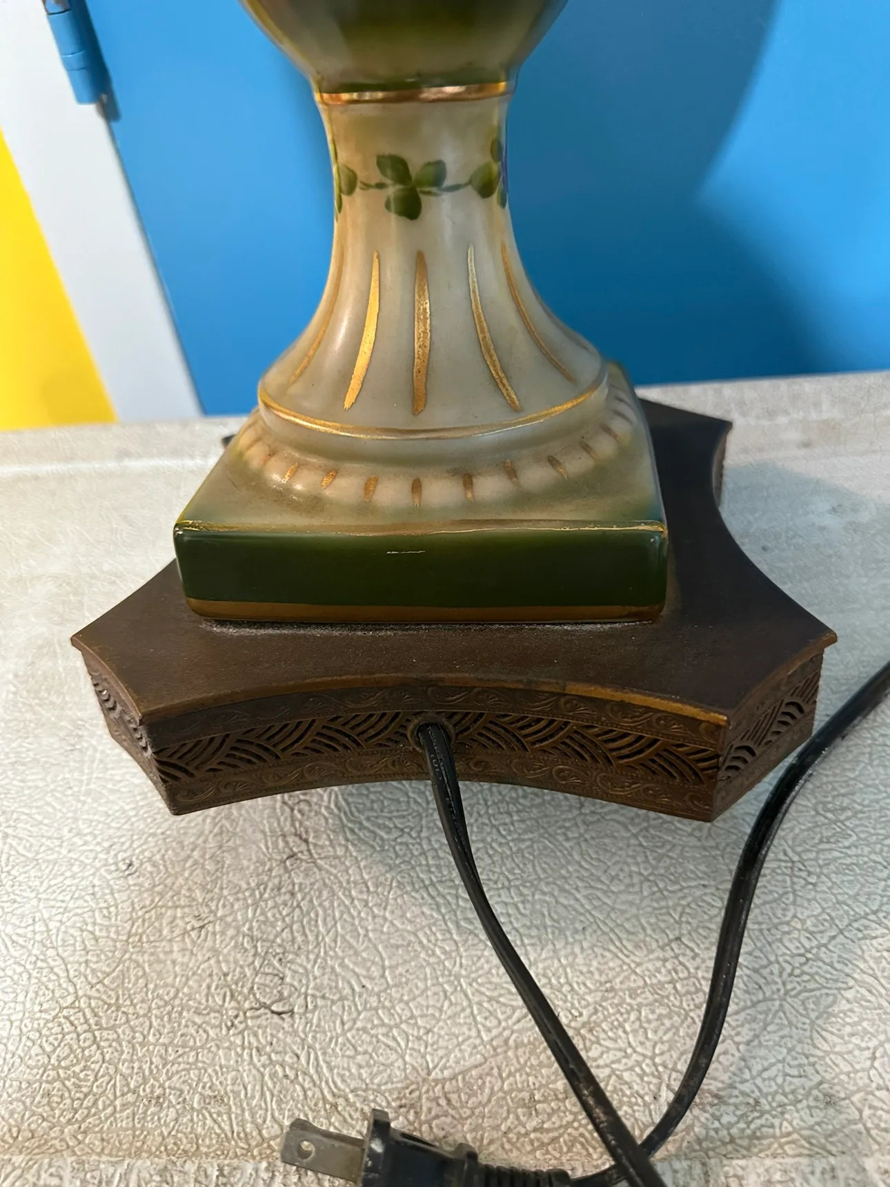 Dulak Floral Table Lamp image indicator(4)