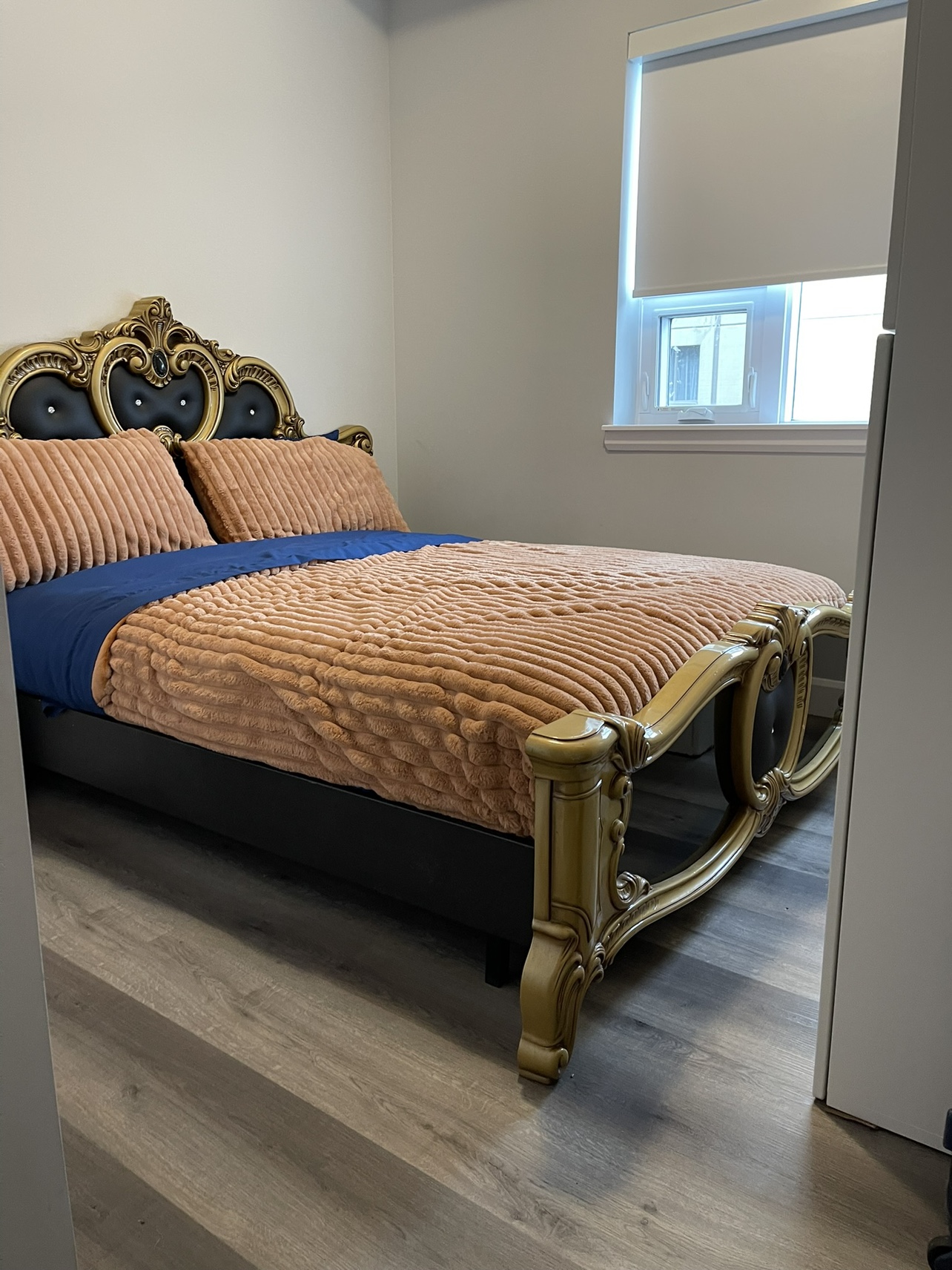Queen Size Bed Set - photo 2