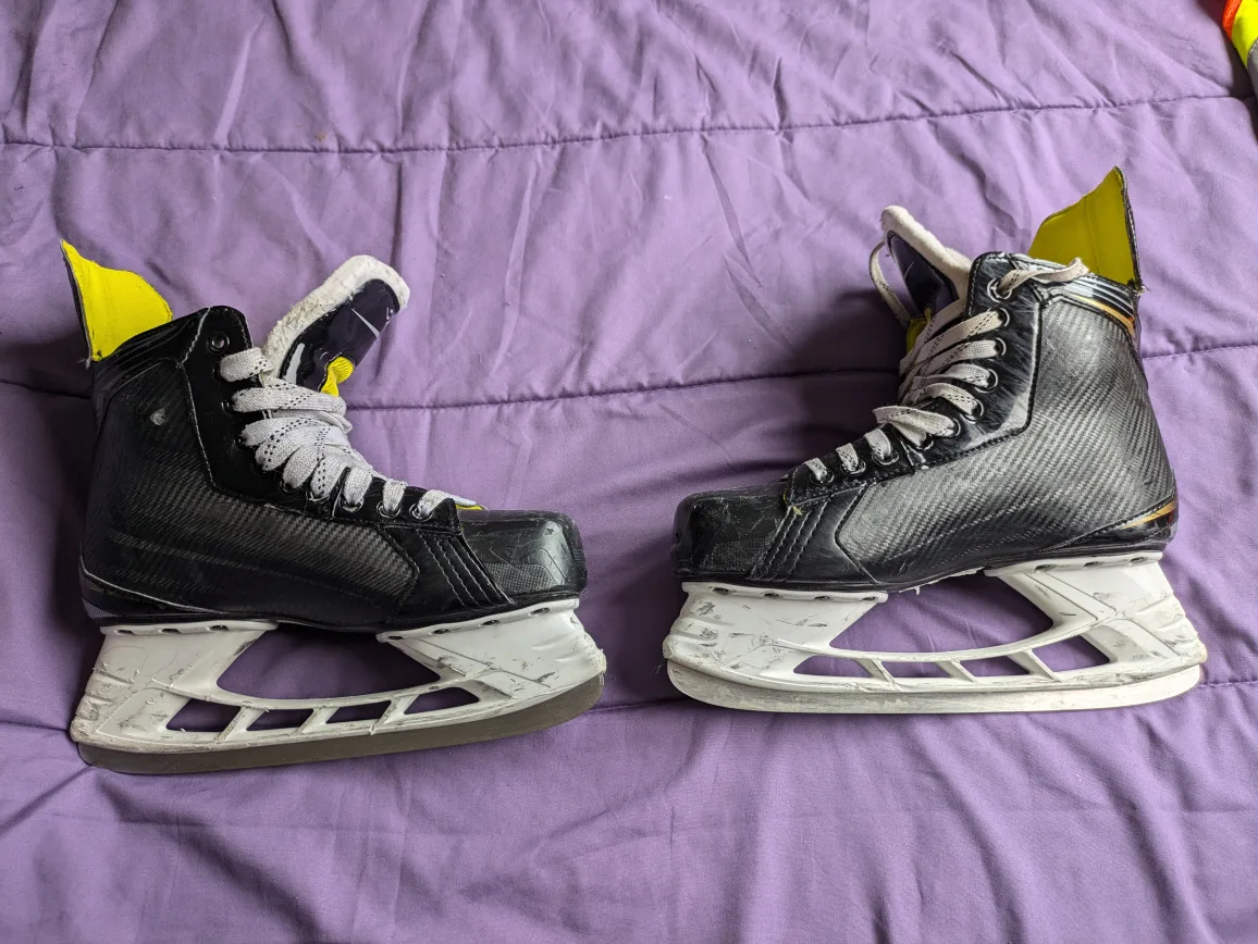 Bauer Supreme S25 Hockey Skates Size 10.5 image indicator(2)