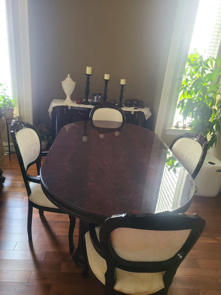 Diningset 5chaires  and sidebord