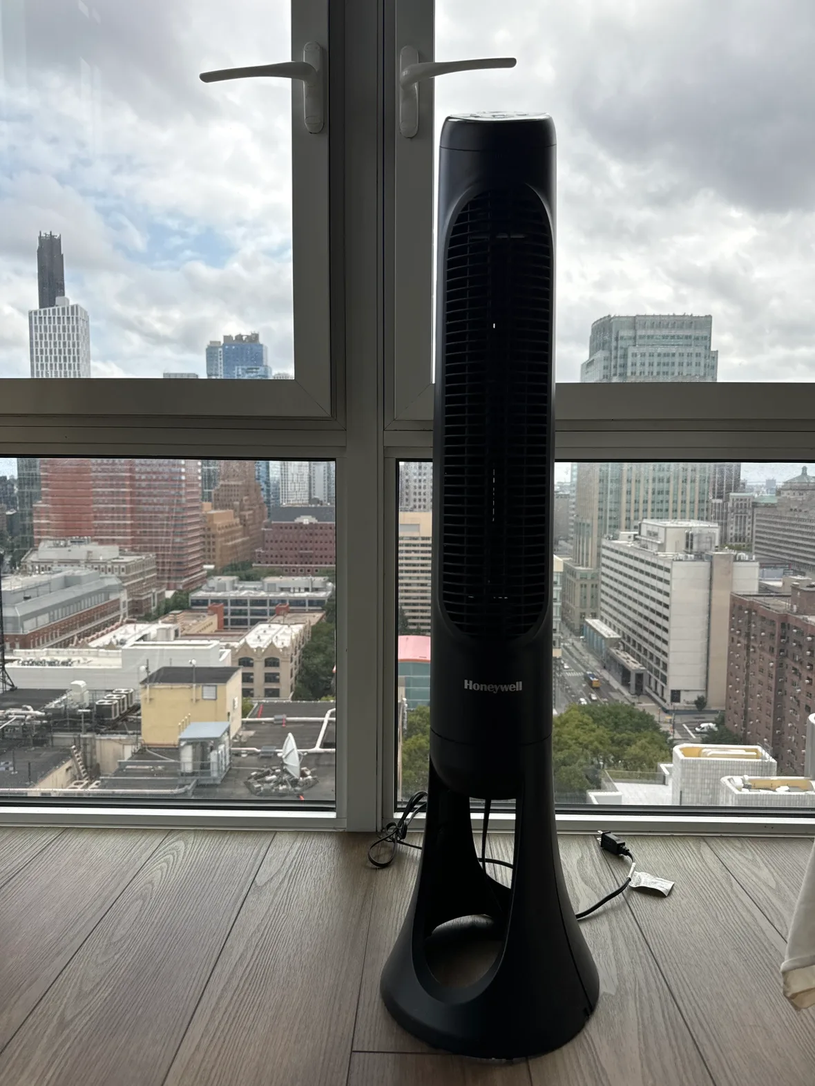 Honeywell Tower Fan thumbnail