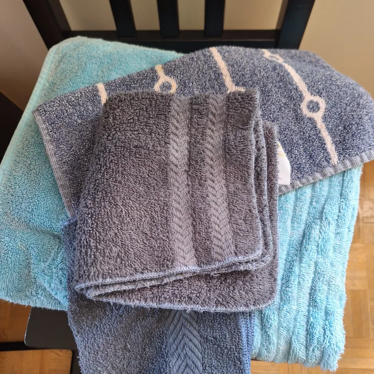 Towels with Bleach/Dye Stains image indicator(2)
