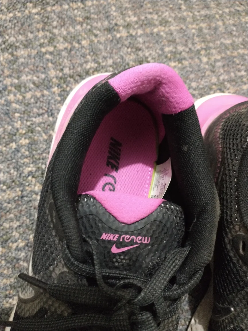 NIKE RUNNING SHOES, RENEW BLACK AND PINK image indicator(4)