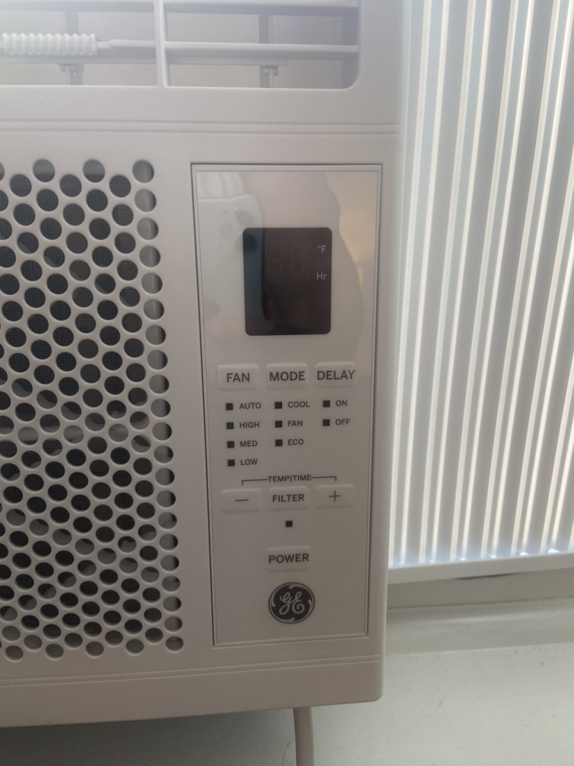 Practically new GE Window Air Conditioner for 150sf room - photo 5