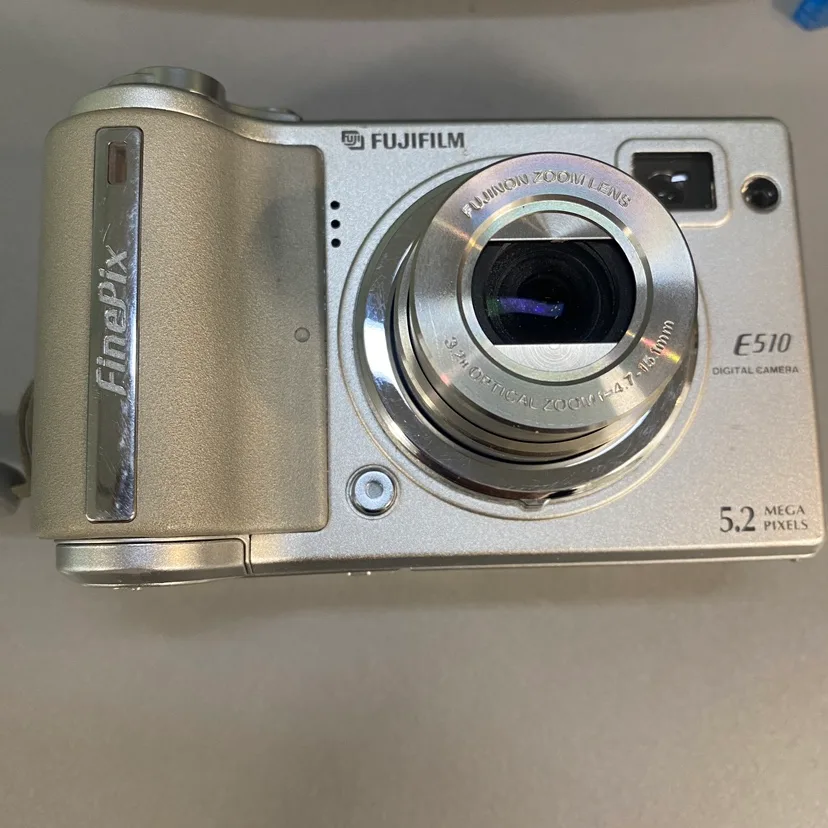Fujifilm FinePix E510 5.2M0 Digital Camera thumbnail