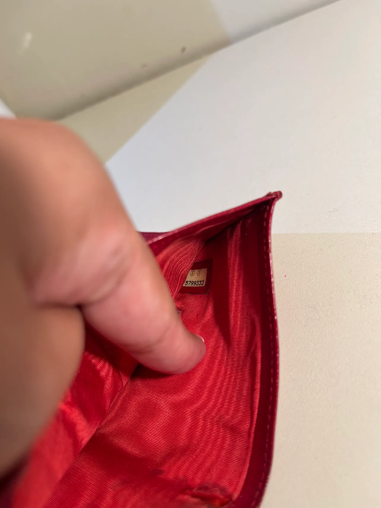 Authentic Chanel wallet image indicator(5)