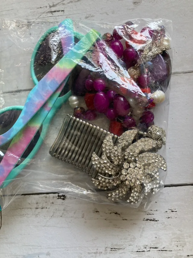 Free bag of costume jewelry image indicator(2)