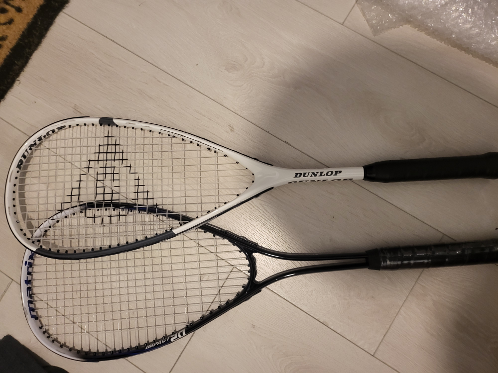 Squash Racquets + 2 squash balls (1dot)
