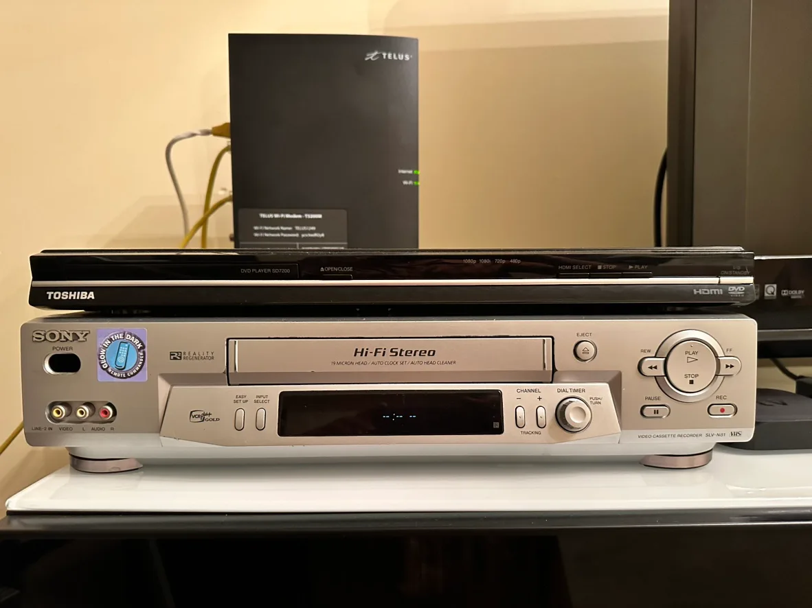 Sony VCR Player (Video Cassete Recorder) thumbnail