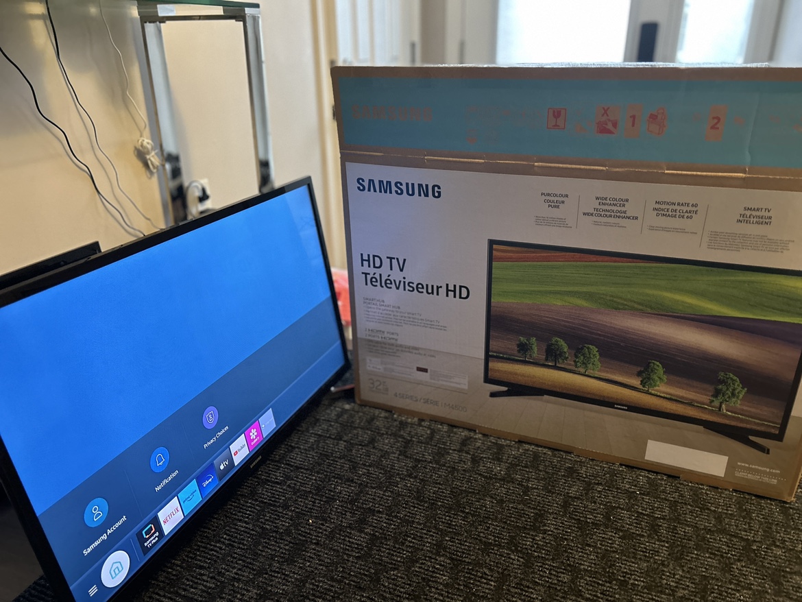 Samsung 32" Smart TV