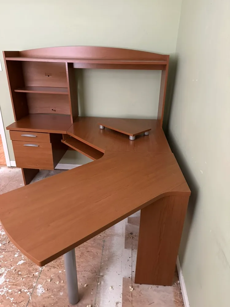 Corner Desk with Hutch