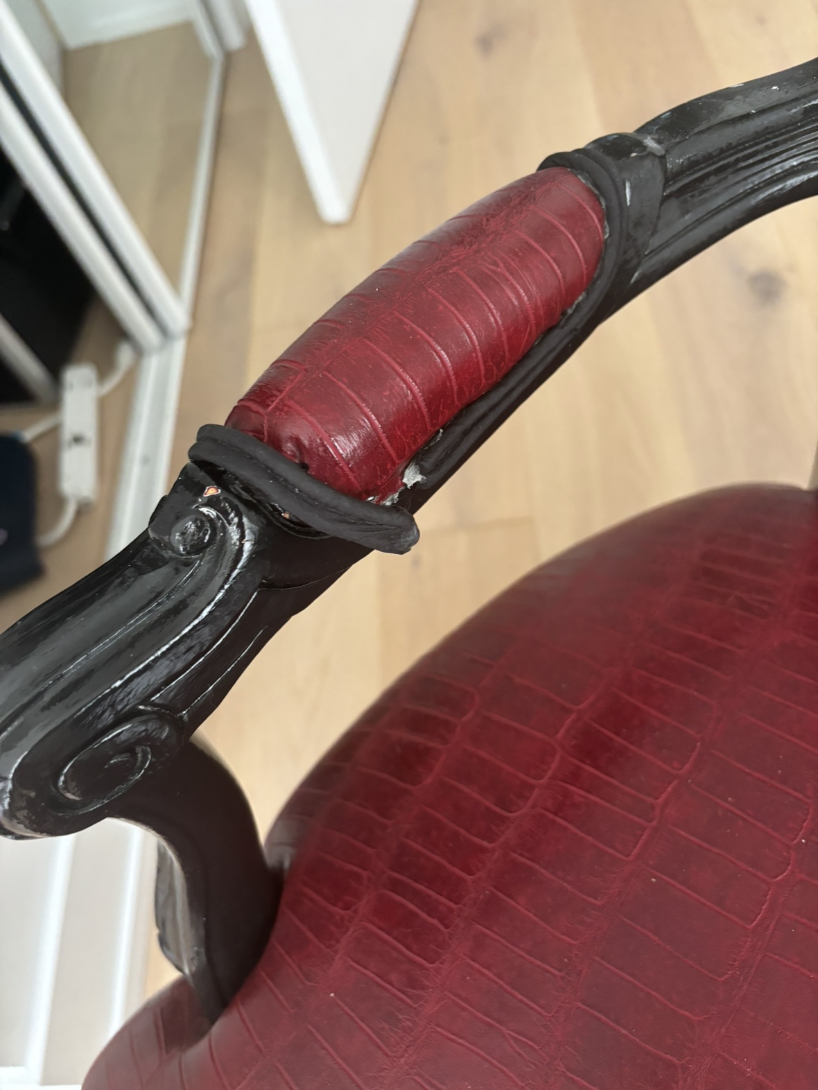 Louis XV Chandelier Accent Chair - photo 3